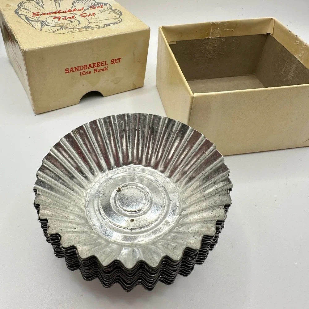 Vintage Gladd Co Sandbakkel Set No 45 Round Norwegian Tart Molds Tin Baking Cups